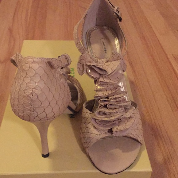 Max Studio Serita Sandal - Picture 2 of 8